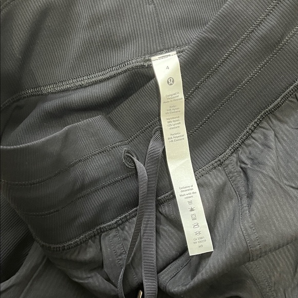 Women’s lululemon Black Jogger Pants - Picture 3 of 6